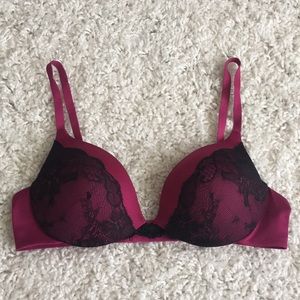 NWOT Maidenform underwire plunge bra size 34B